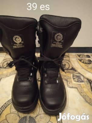 Újszerű légtalpas spanyol gyártmányú bakancs 