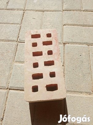 Újszerű tégla olcsón