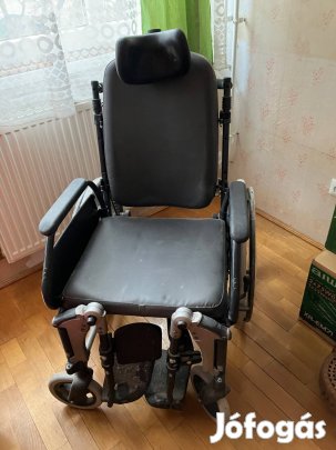 Újszerű tranzit fektető kerekesszék