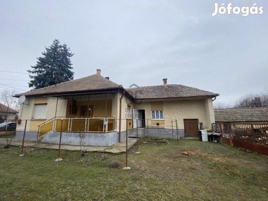 Újszilvási eladó 75 nm-es ház