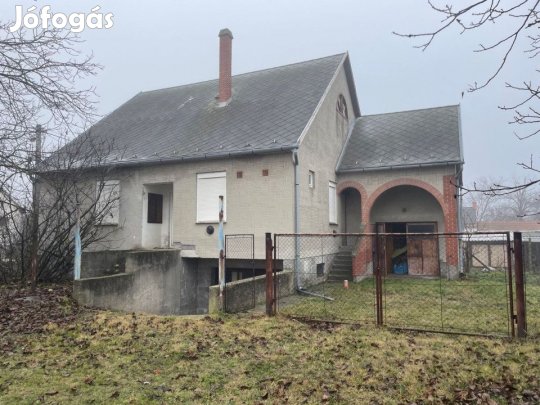 Újteleken végső befejezés előtt álló családi ház eladó!