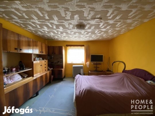 Üllésen kis ház eladó!