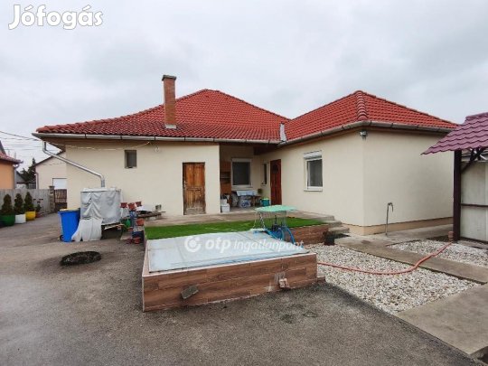 Üllői 103 nm-es ház eladó