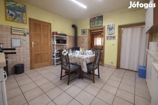 Üllői 65 nm-es ház eladó