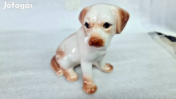 Ülő Labrador porcelán kutya