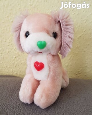 Ülő kutya plüss - szívecske orral