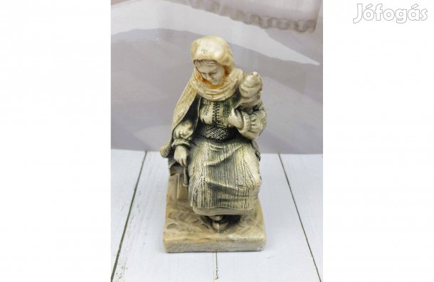 Ülő női figura ARTA Aplicata