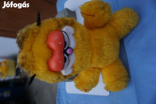 Üló sárga nagy szájú plüss gerfield állatka eladó