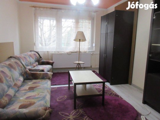 Ülőgarnitúra 3 részes, az egyik rész kihúzható