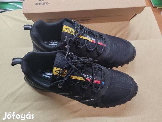 Umbro 46-os sportcipő