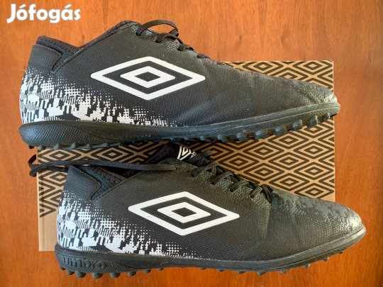 Umbro műfüves cipő 44.5-ös újszerű