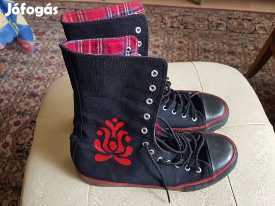 Underground England magasszárú cipő dorkó fekete piros mintával 41 -es