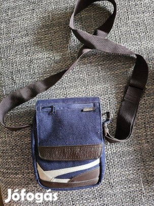 Unisex kistáska, 23x18 cm, praktikus