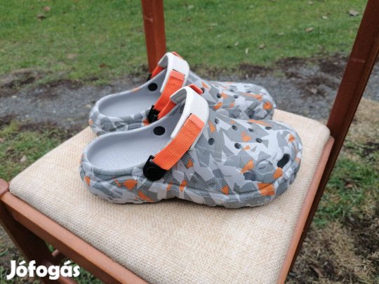 Unisex klumpa/papucs 43 (Bth 27 cm)