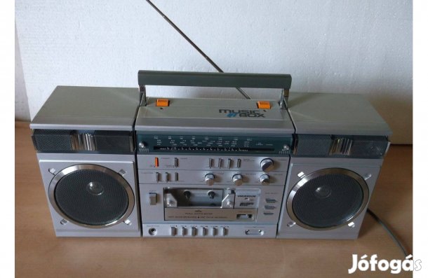 Universum CTR 4038 (Goldstar TSR-900) rádiósmagnó 1983