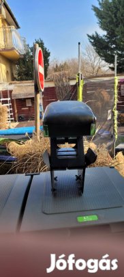 Univerzális autós könyöklő tárolórekesszel -