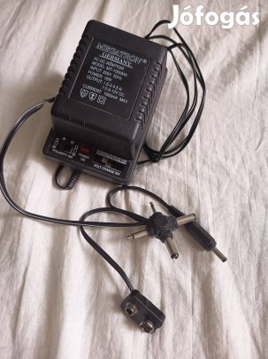 Univerzális hálózati tápegység 220V/3-12V, max. 1000mA