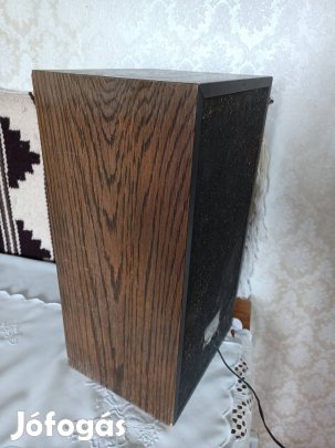 Univerzum hangfal pár adatai a képen 