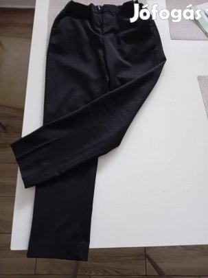 Ünnepi fekete nadrág 6-8. évesnek, állítható derékkal,jo állapotban!