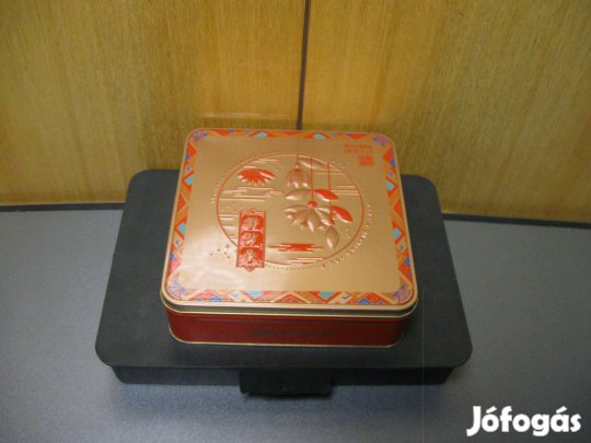 Ünnepi fém díszdobozok kaphatóak !