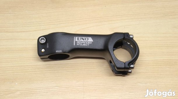 Uno kormányszár, stucni