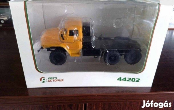 Ural 44202 "Autoistoria" kisauto modell 1/43 Eladó