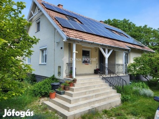 Úrhida, korszerű, energiatakarékos családiház eladó