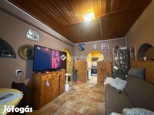 Úrii eladó 58 nm-es ház