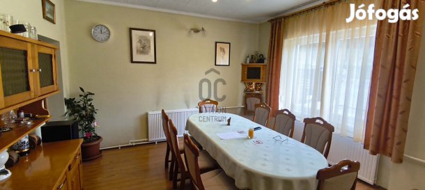 Úrkúton 4 szobás, jó állapotú családi ház eladó.