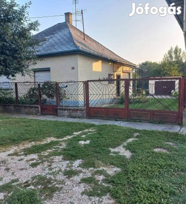 Uszódon családi ház eladó 