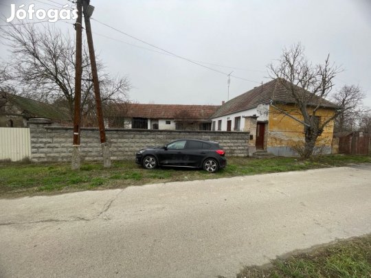 Uszódon végső felújításra váró családi ház reális áron eladó!