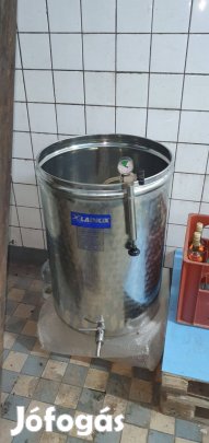 Úszófedeles bortartály