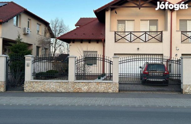 Úszókapu, 2db kerítés elem és kertkapu egyben eladó