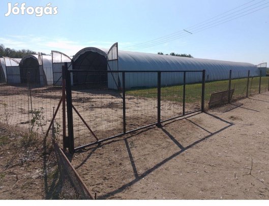 Úszókapu kétszárnyaskapu