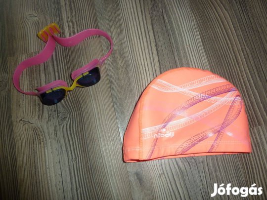 Úszósapka és egy úszószemüveg