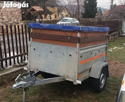 Utánfutó Tema. Masszív szerkezet