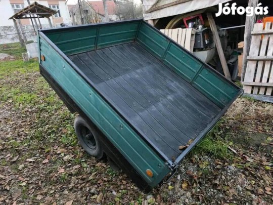 Utánfutó kisebb meretű