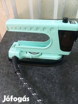 Utazó vasaló utázosok elegethetetlen kelléke hibátlan teflon talpas