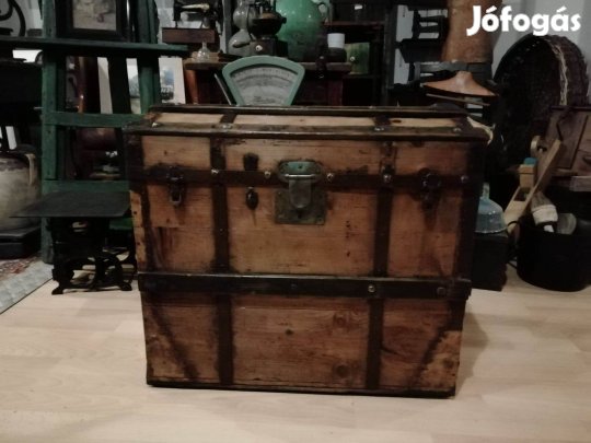 Utazóláda, koffer, hajóbőrönd fa utazóláda, láda fém pántokkal, vasalt