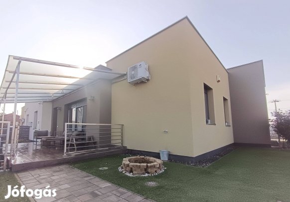 Utcafronti ikerház eladó Dunaharaszti - Bezerédi lakópark