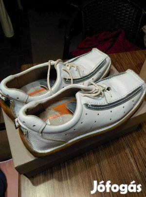 Utcai bőr cipő