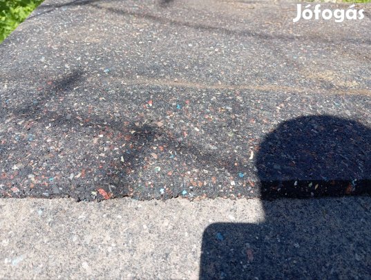 Ütéscsökkentő gumi lap, gumidarálékból. 