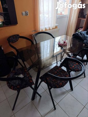 Üveg asztal eladó 6 db székkel.