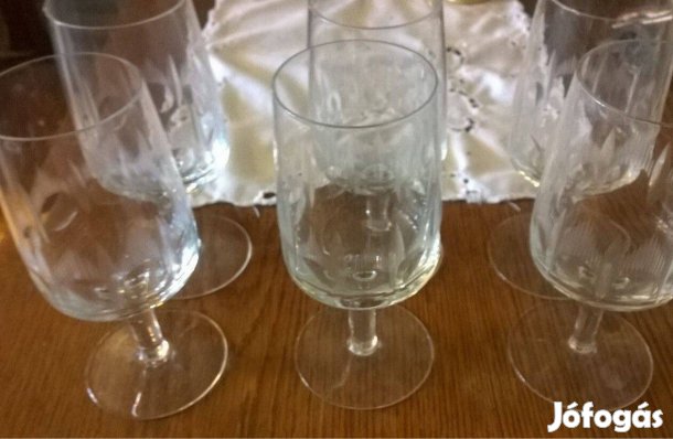 Üveg boros poharak eladók