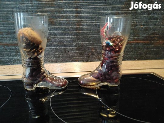 Üveg csizmák párban