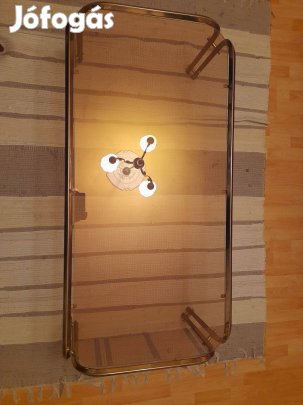 Üveg dohányzóasztal