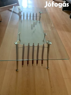 Üveg dohányzóasztal