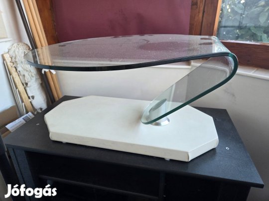 Üveg dohányzóasztal