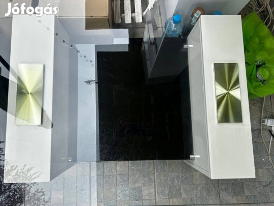 Üveg dohányzóasztal