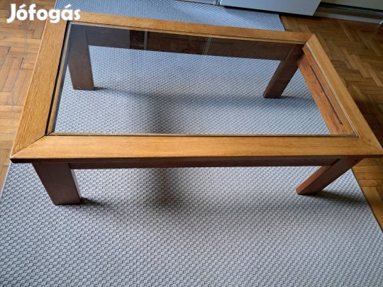 Üveg dohányzóasztal 